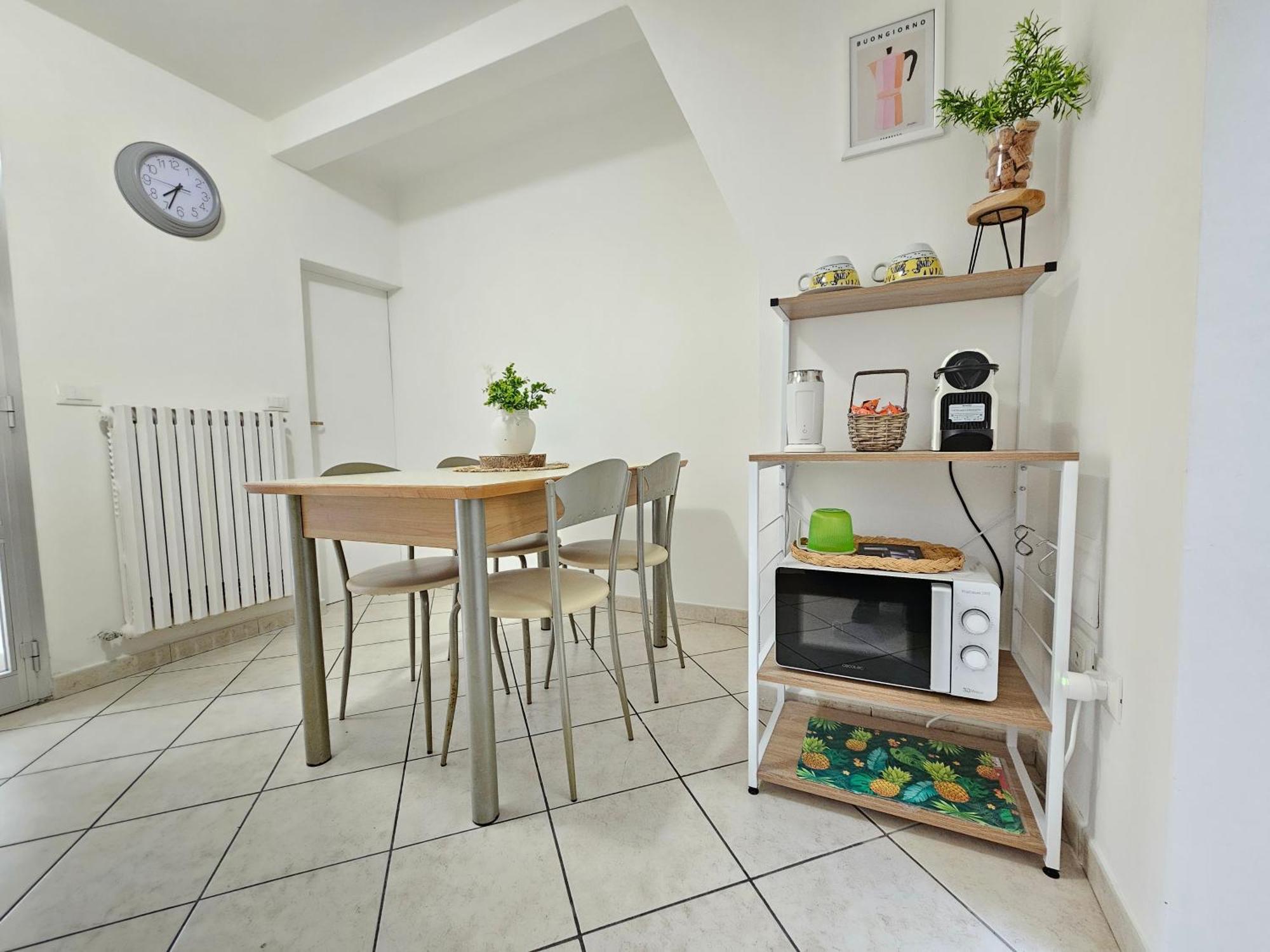 La Casetta Bilocale Centrale Con Terrazza Parkfree Wifi Minipc Ps4 Ac Iesi Luaran gambar